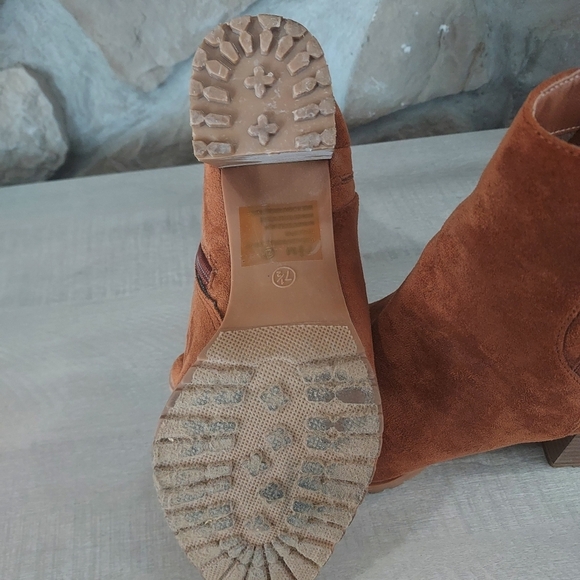 Womans boots 7.5M - Picture 5 of 12